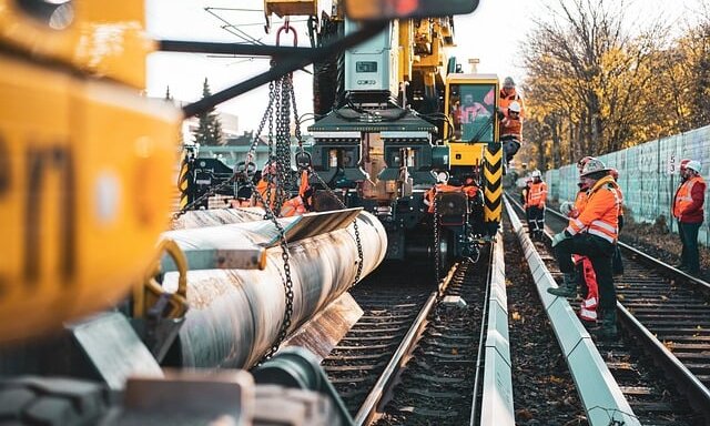 crane-8400990_640